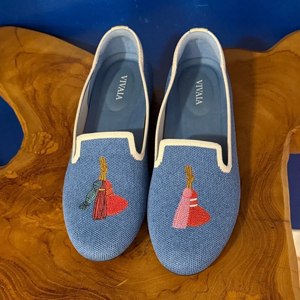 NWOT Women’s VIVAIA Audrey Round-Toe Denim Blue Tassel embroidered Loafers Sz 7